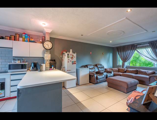 2 BEDROOM APARTMENT FOR SALE IN BUCCLEUCH